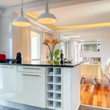 Baia Cliff View, A In Madeira * Funchal (Madeira)